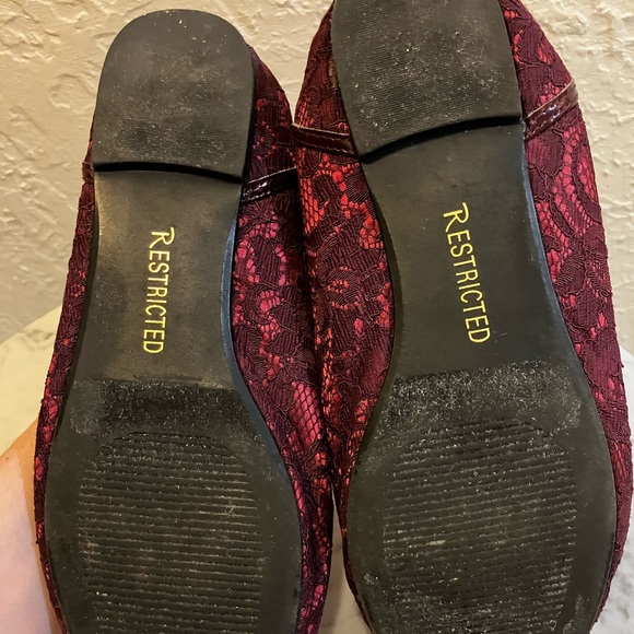 Maroon Lace Ballet Flats w/ Ankle Ribbons, size 7 from Restricted - Picture 4 of 6